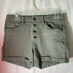 Green Universal Thread shorts, size medium in great condition.